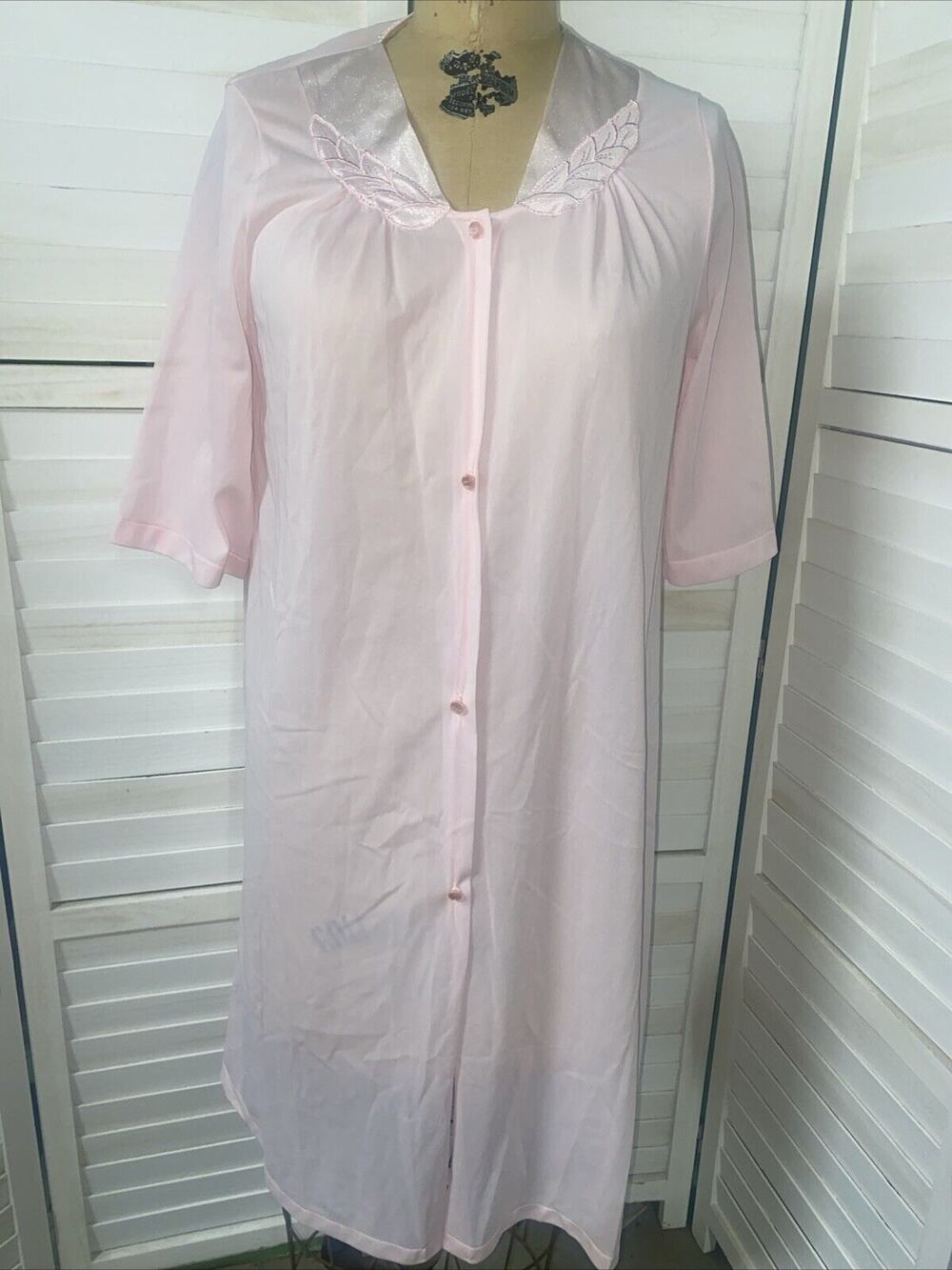 Vassarette Nightgown Robe Pink Nylon Embroidery Lightweight USA Made Medium